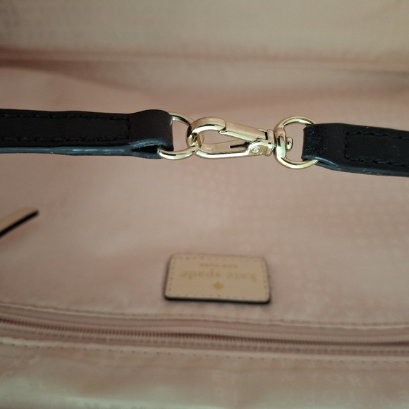 Kate Spade Magnolia Park large satchel. Preowned in excellent condtion. - Picture 6 of 12